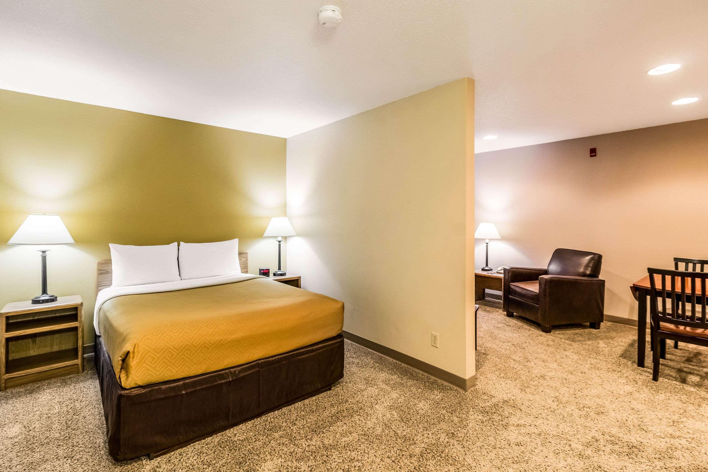 Econo Lodge - Valley City Bagian luar foto
