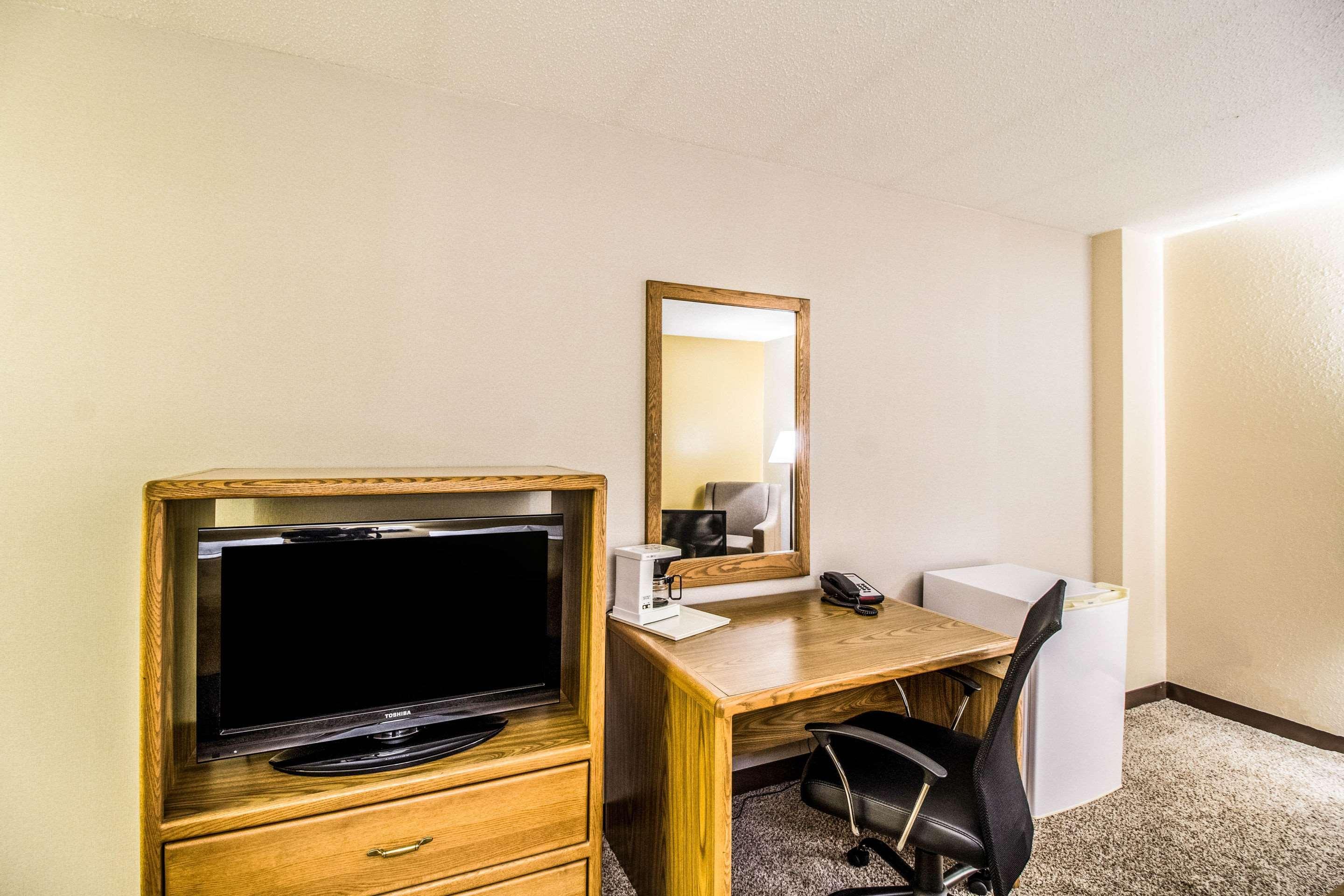 Econo Lodge - Valley City Bagian luar foto