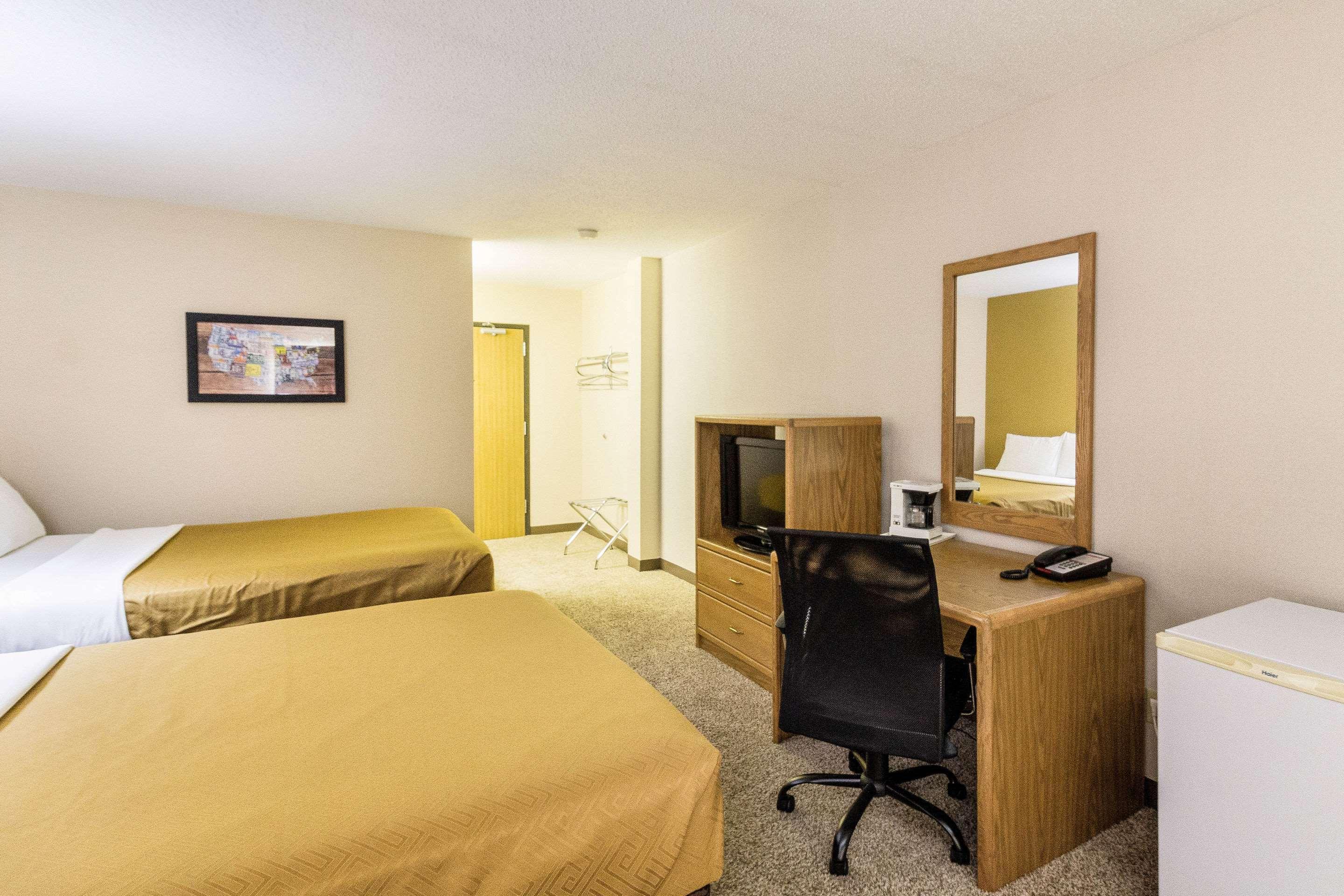 Econo Lodge - Valley City Bagian luar foto
