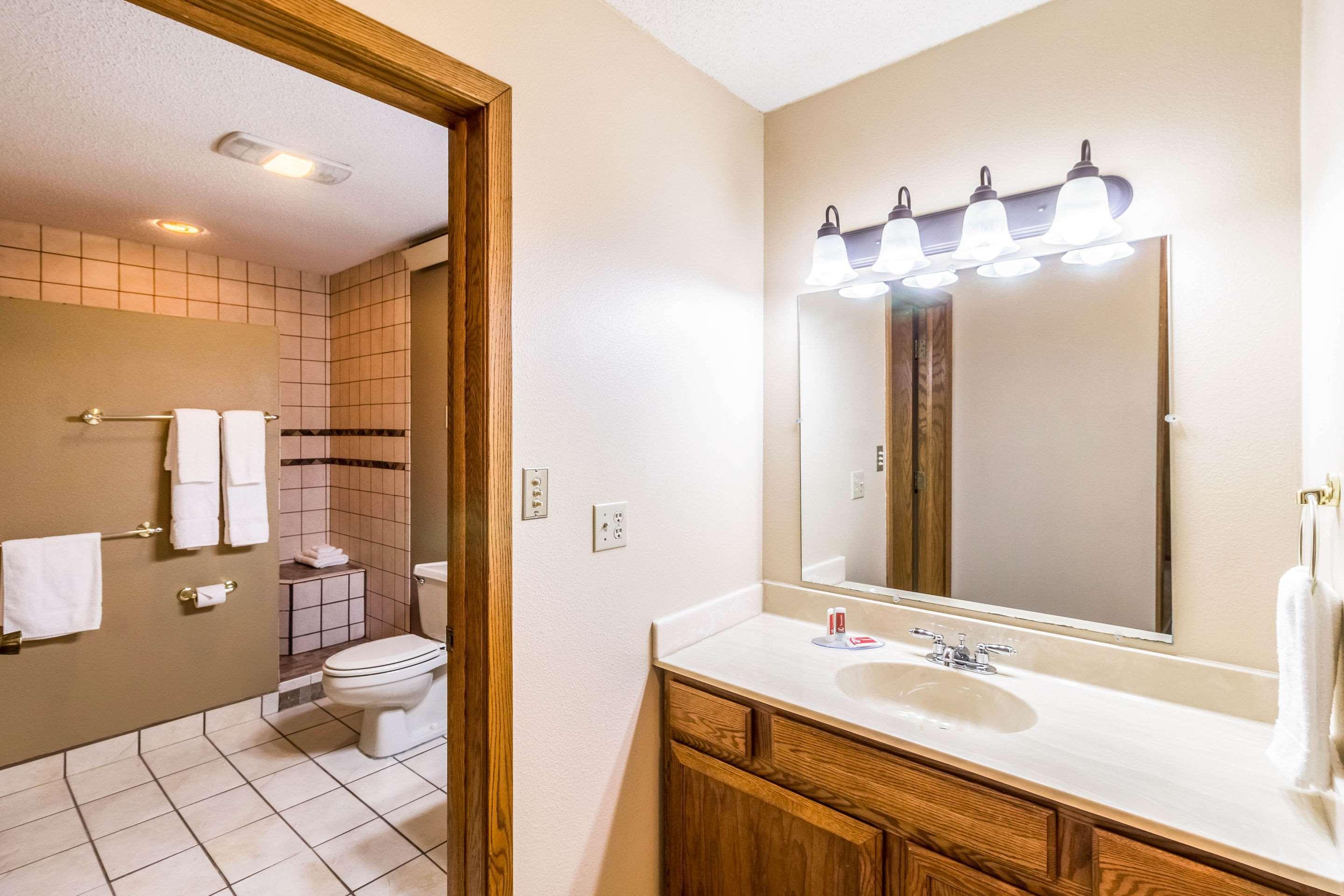 Econo Lodge - Valley City Bagian luar foto