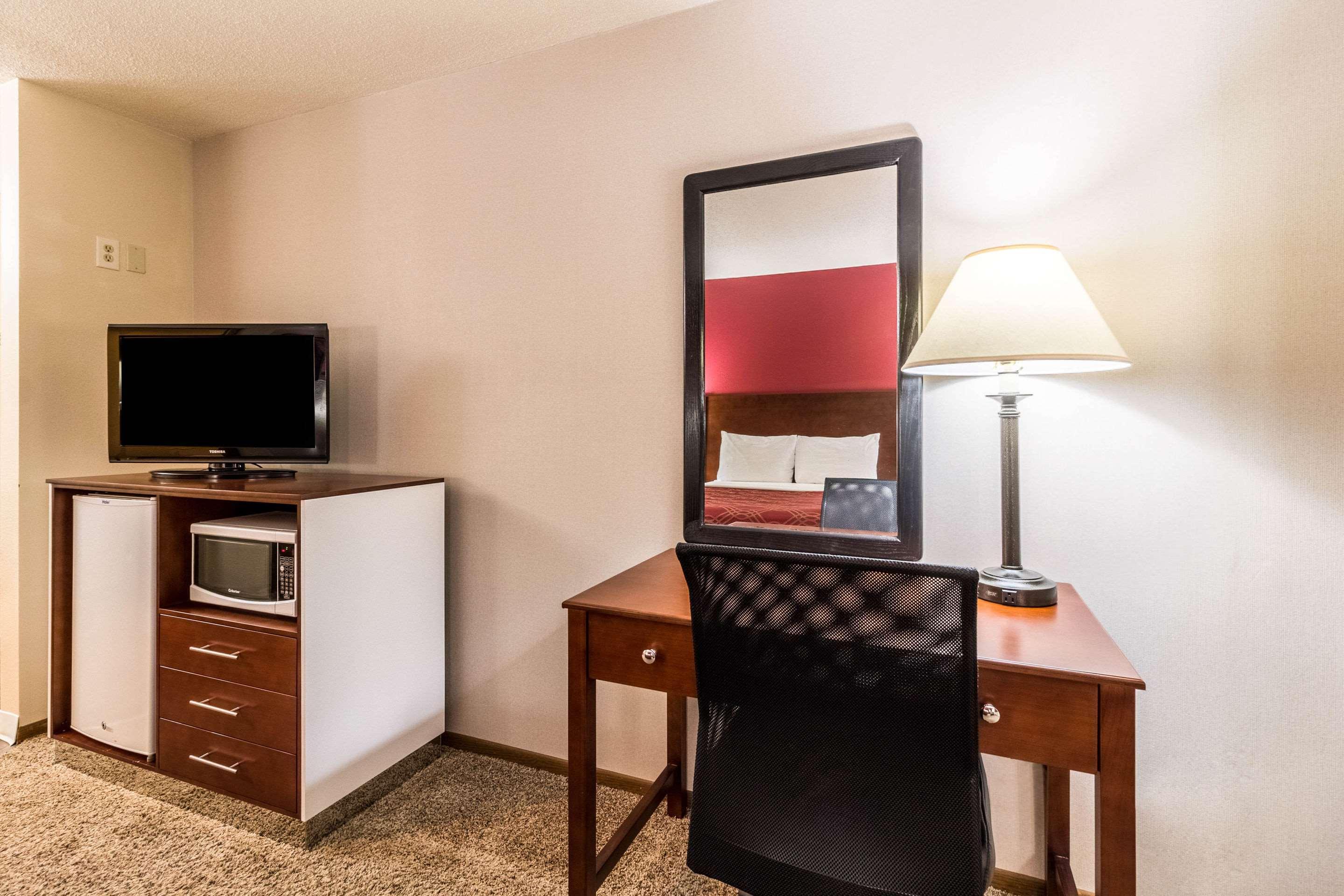 Econo Lodge - Valley City Bagian luar foto