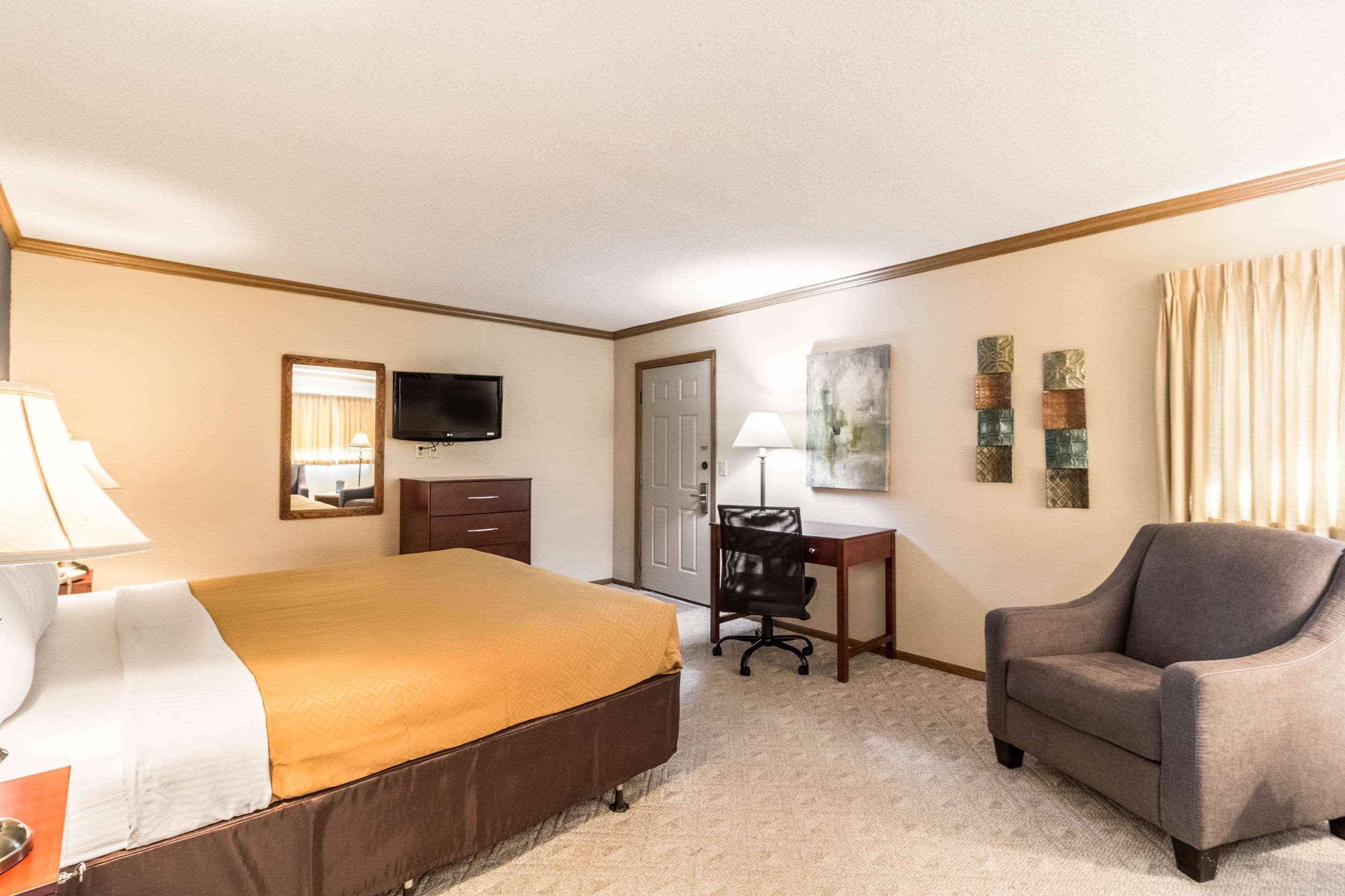 Econo Lodge - Valley City Bagian luar foto