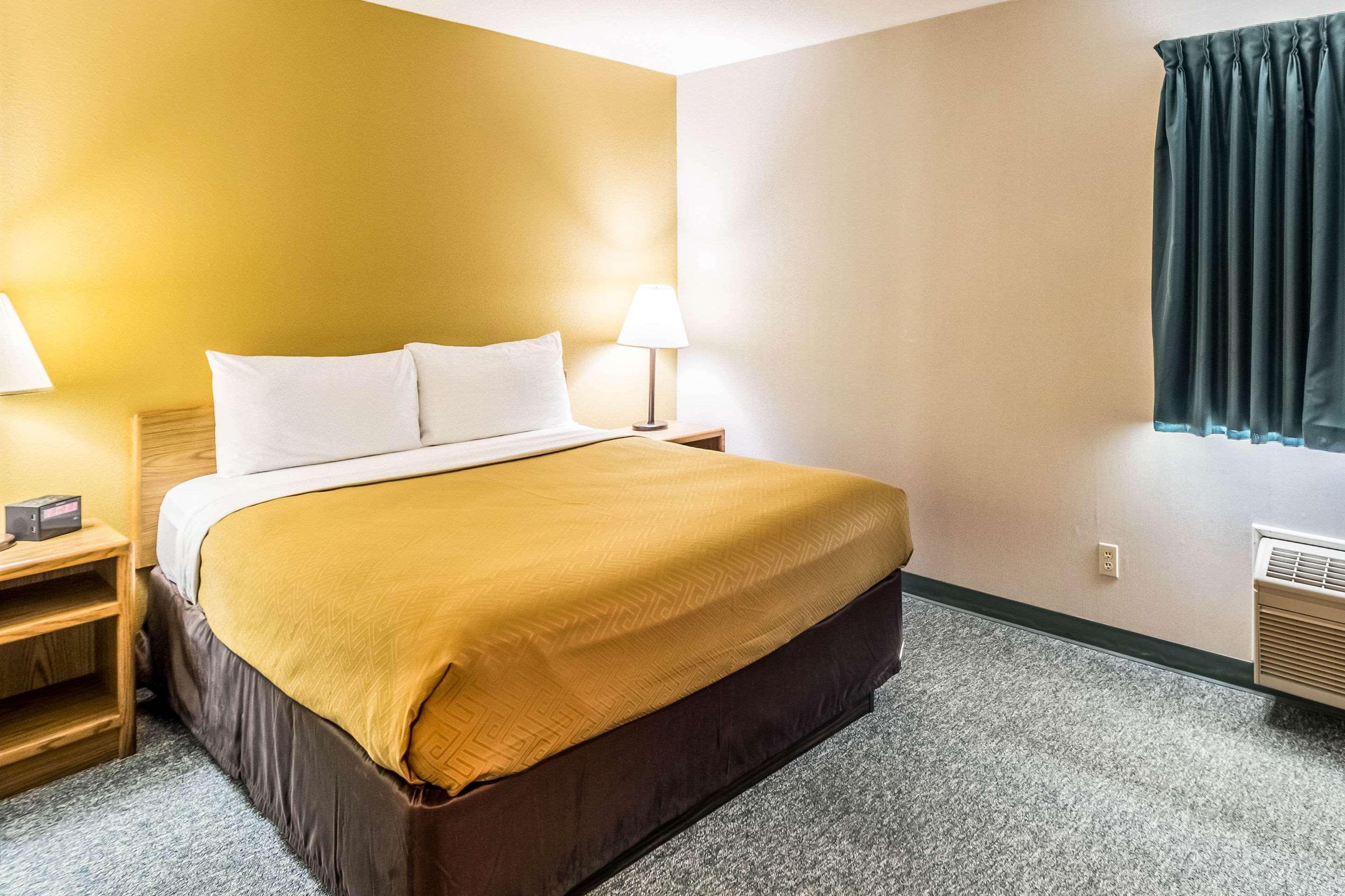 Econo Lodge - Valley City Bagian luar foto