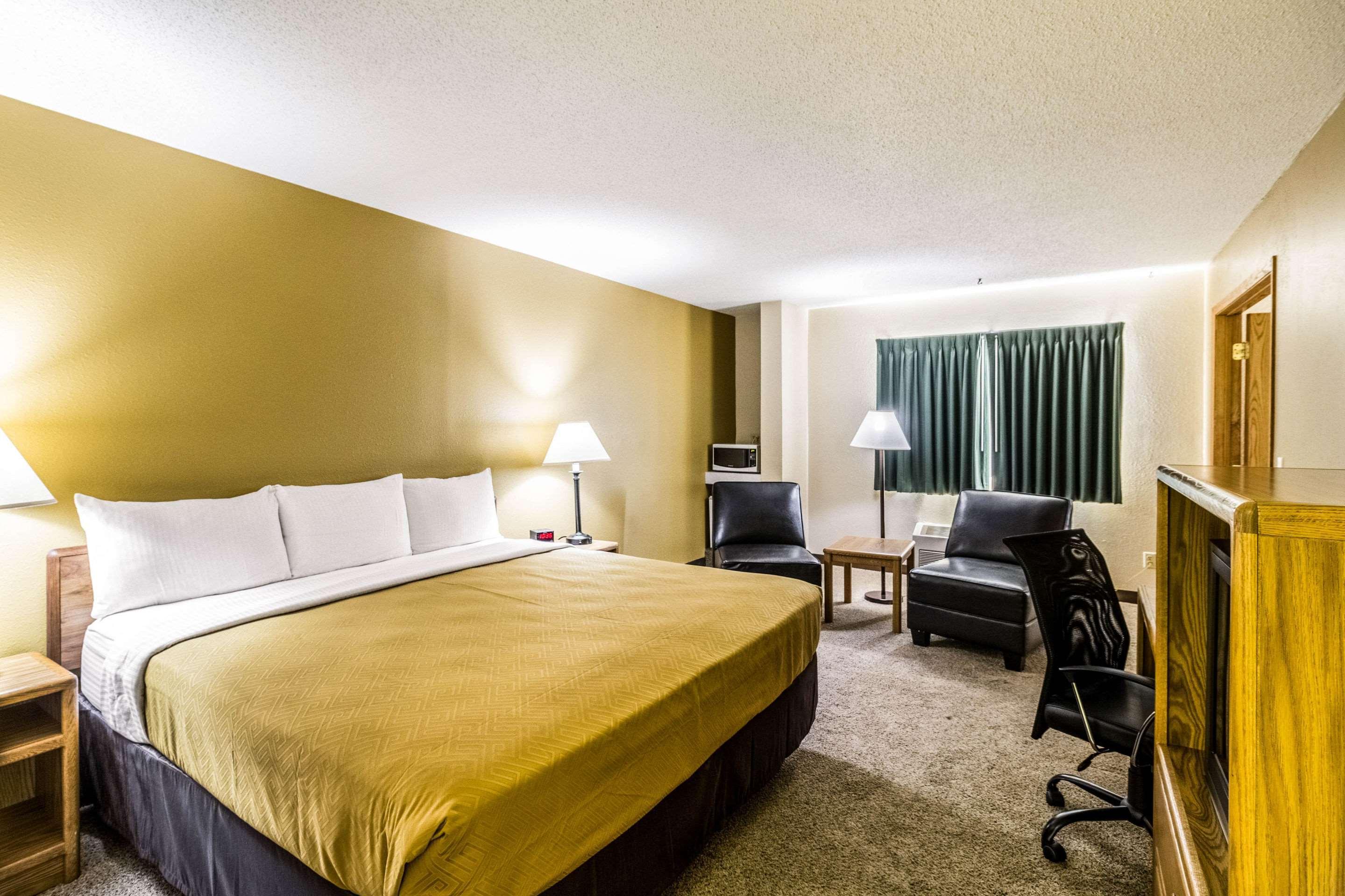 Econo Lodge - Valley City Bagian luar foto