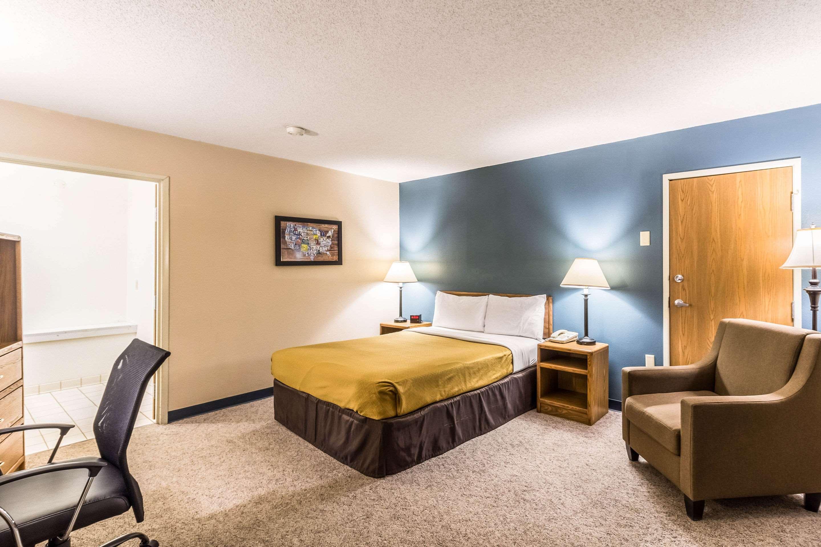 Econo Lodge - Valley City Bagian luar foto