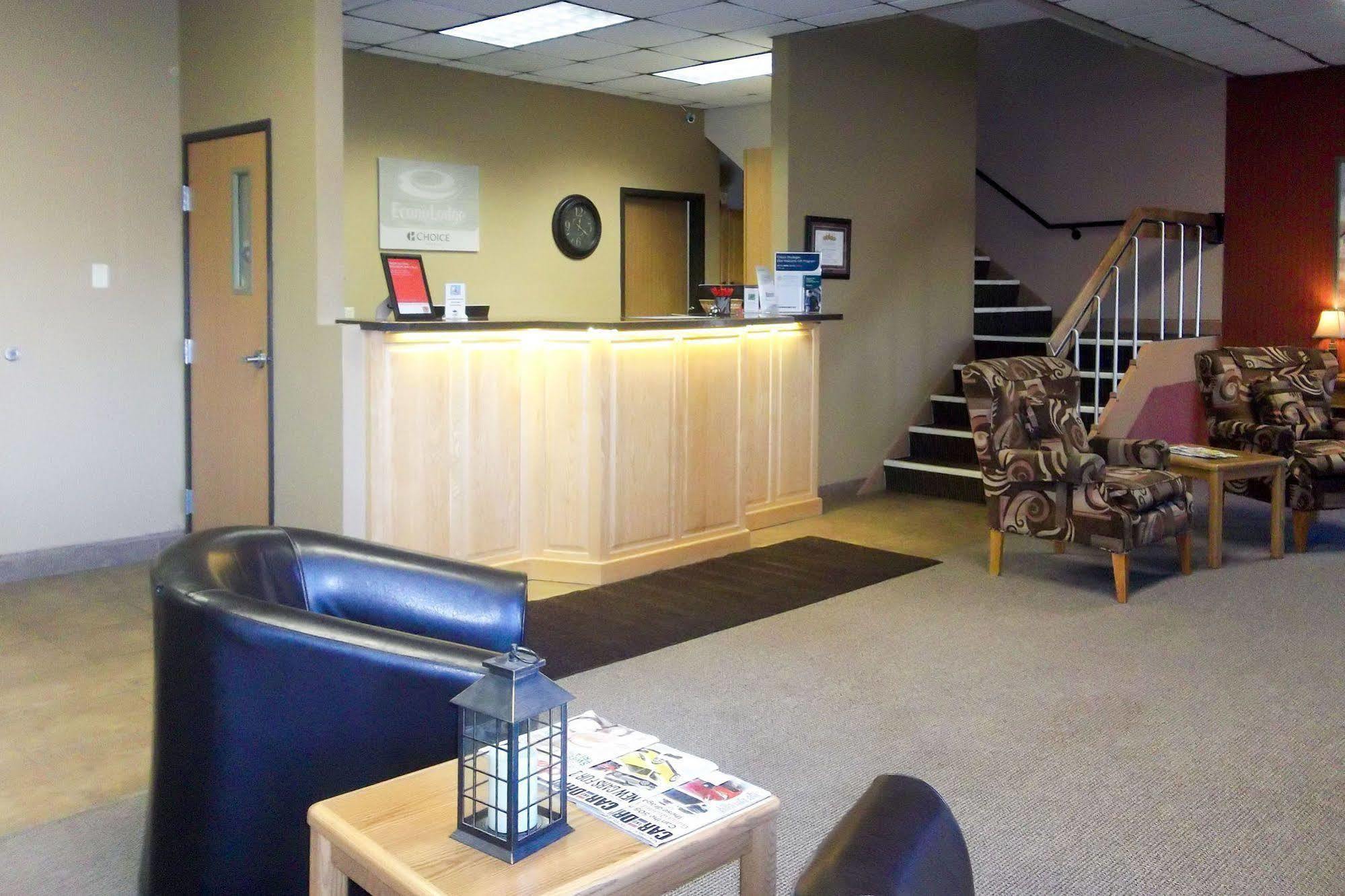 Econo Lodge - Valley City Bagian luar foto