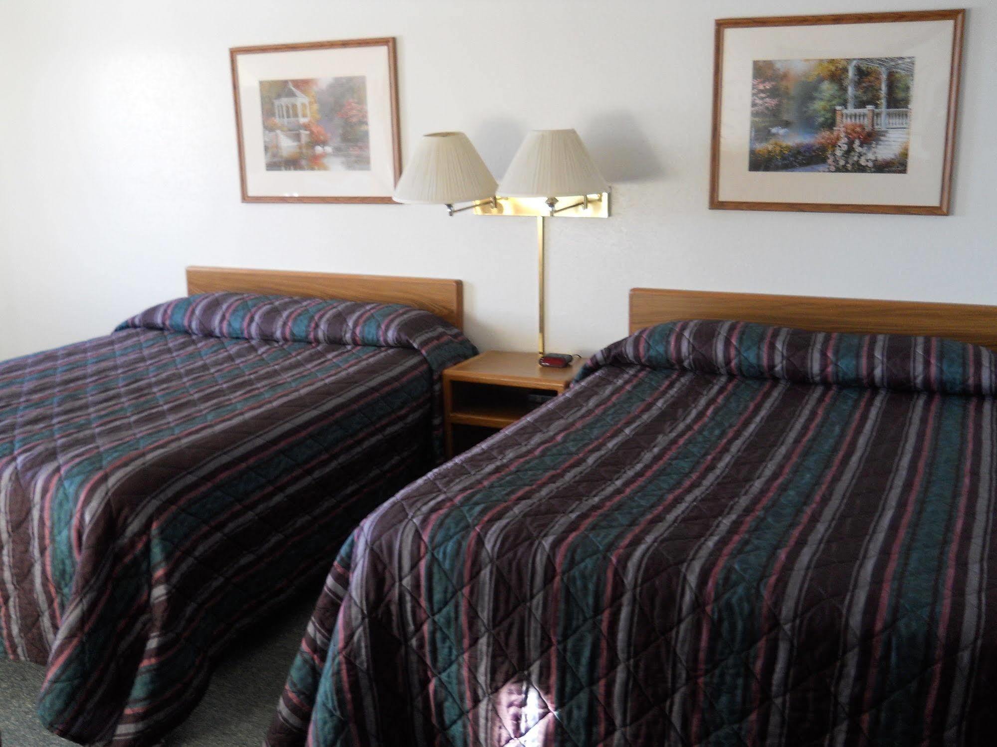 Econo Lodge - Valley City Bagian luar foto