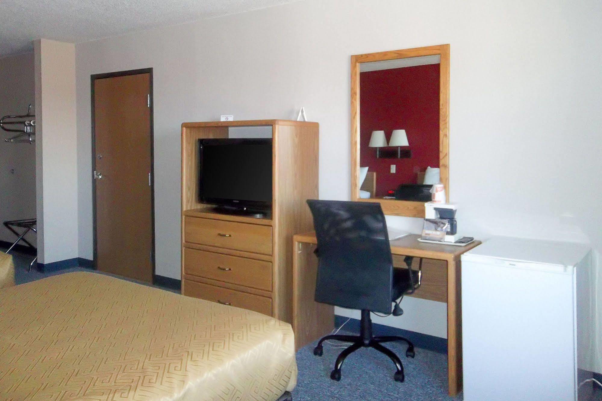 Econo Lodge - Valley City Bagian luar foto